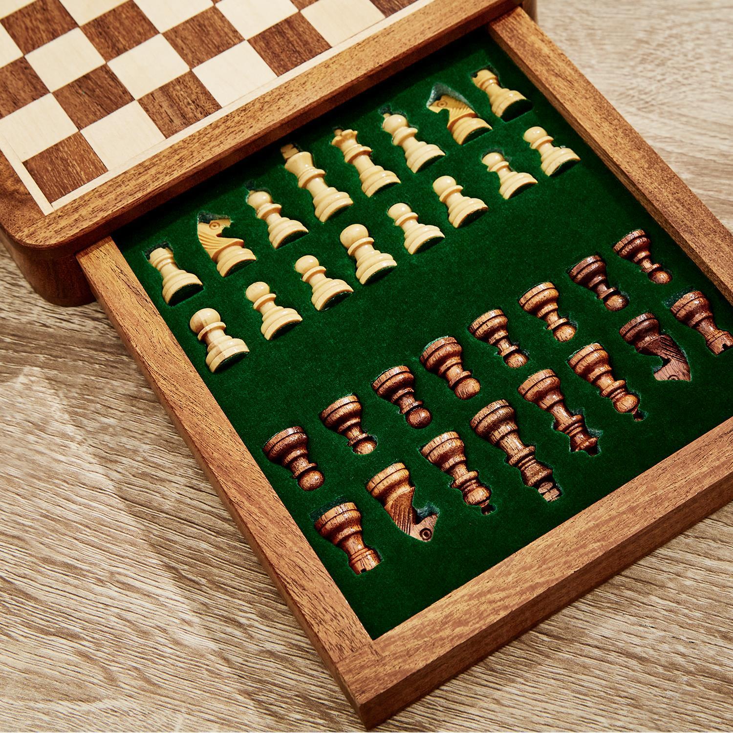 Magnetic Chess Set in Wooden Box - Image 3