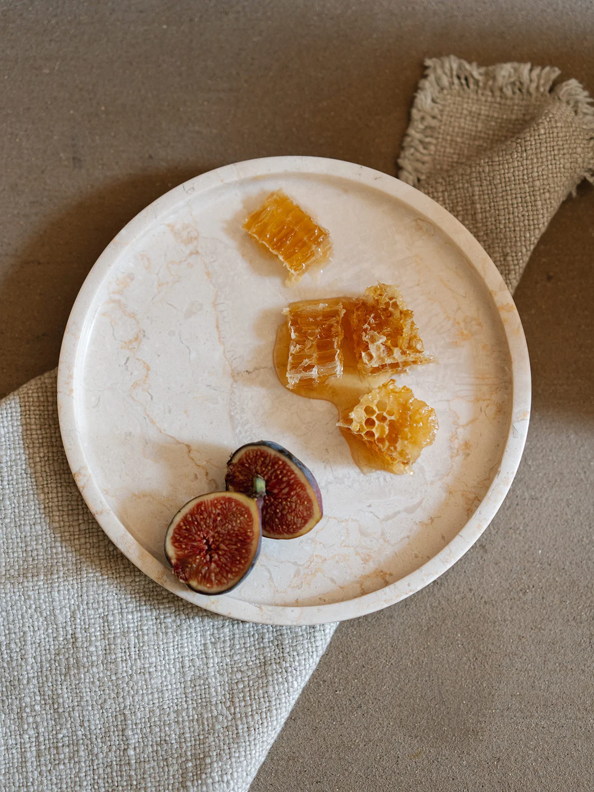 Marble Plate with Raised Trim - Image 3
